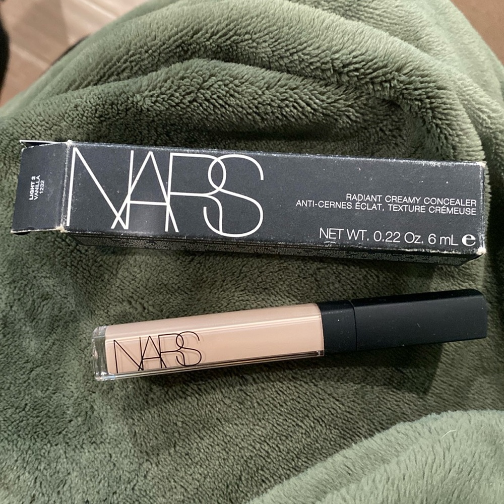 NARS Radiant Creamy Concealer in shade: Vanilla Light 2. Brand New
